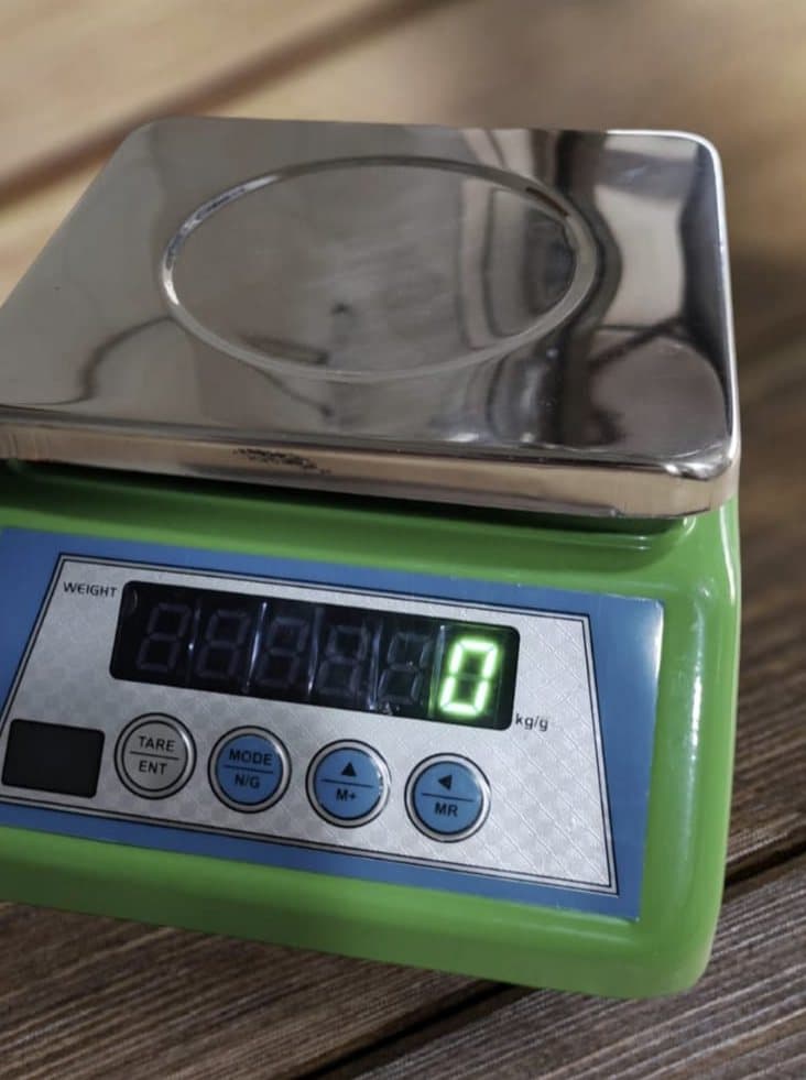 Micro mini table-top scale with stainless pan and green body, display front and back